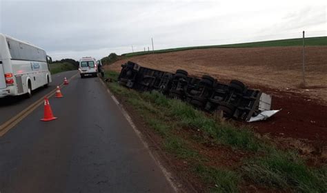 Carreta Sai Da Pista E Tomba Na Ers Jornal Boa Vista E R Dio