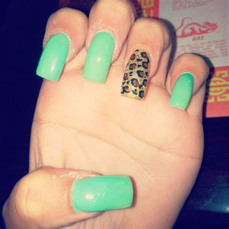 Mint nails