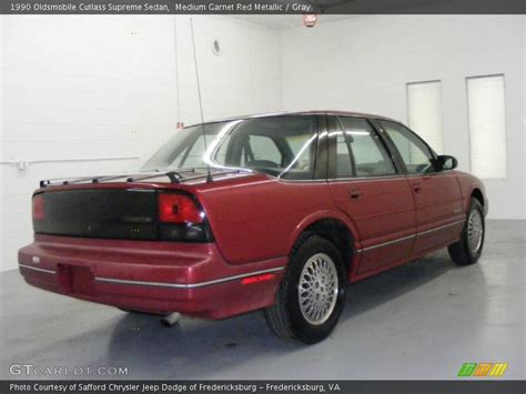 1990 Oldsmobile Cutlass Supreme Sedan In Medium Garnet Red Metallic Photo No 17981981