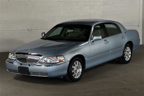 No Reserve: 31k-Mile 2009 Lincoln Town Car Signature Limited for sale ...