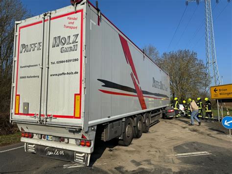 Unfall Auf Der B Bei Korbach Aktualisiert Fotostrecke