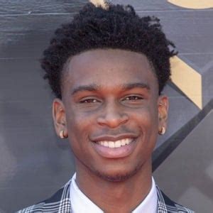 Shai Gilgeous-Alexander - Age, Family, Bio | Famous Birthdays