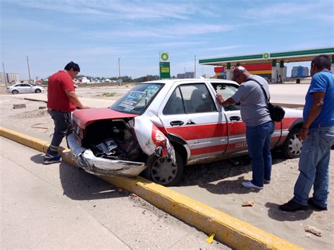 Fuerte Accidente En El Malec N De Coatza Deja Cuantiosos Da Os El