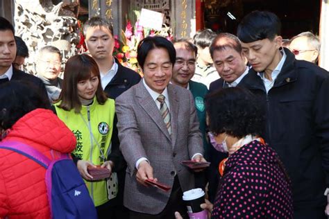 準總統賴清德人氣旺！苗栗拱天宮發福袋人潮絡繹不絕 寶島日報