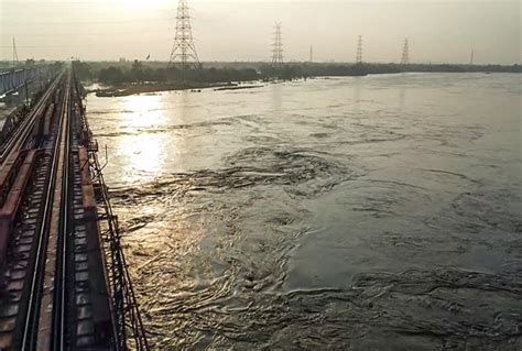 Water Level In Yamuna Crosses ‘warning Mark In Delhi