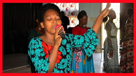 WIMBO MWAMINIFU NI WEWE WAIMBAJI SHALOM VINE PRAISE TEAM YouTube