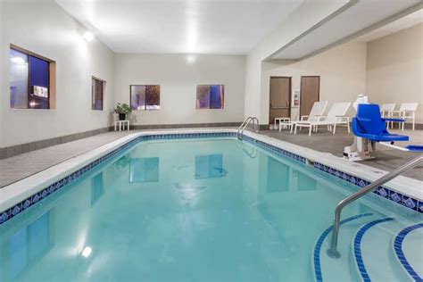 Travelodge by Wyndham Longmont | Longmont, CO Hotels