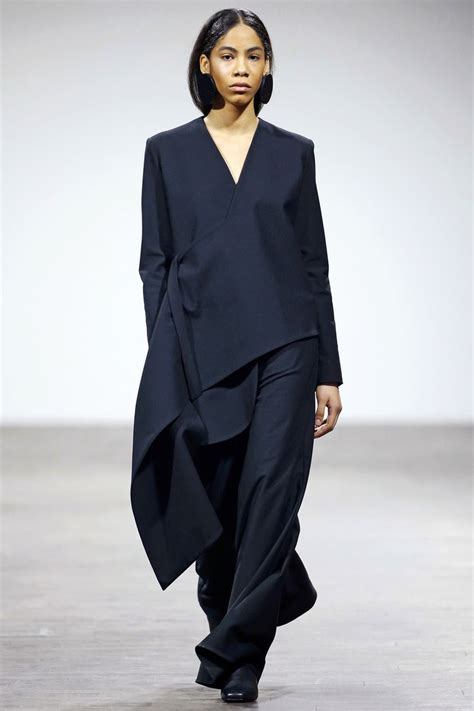 Matériel by Aleksander Akhalkatsishvili Tbilisi Fall 2016 Fashion Show ...