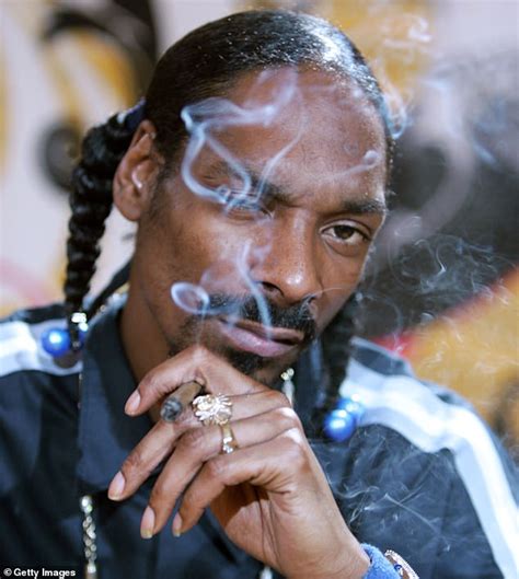 Snoop Doggs Full Time Blunt Roller Reveals He Smokes Up To 150 Joints