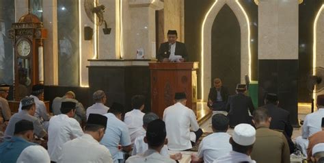 Pj Bupati Luwu Salat Idul Fitri Bersama Masyarakat Di Masjid Raya Al