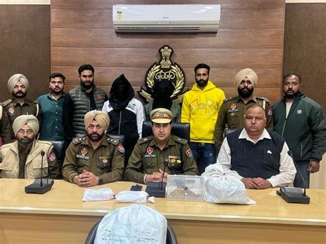 Hoshiarpur 2 drug smugglers arrested हशयरपर म 2 नश तसकर