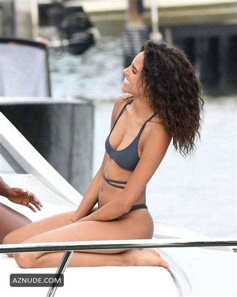Cindy Bruna Sexy In A Bikini With Other Girls On A Yacht In Miami AZNude
