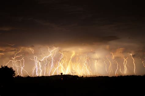 Фото желтой молнии (много фото) - artshots.ru