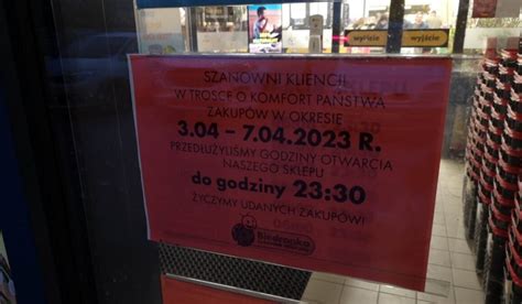 Biedronka wydłuża godziny otwarcia przed Wielkanocą W Wielką Sobotę