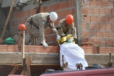 Laje De Duas Toneladas Cai Sobre Trabalhador Em Obra No Vilas Boas