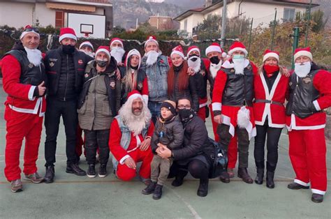 Babbo Natale Arriva In Moto Con Gli Innominati Bikers