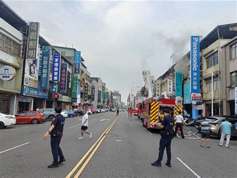 高雄市區髮廊3樓火警 倉庫雜物起火竄濃煙 社會 中時