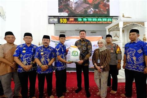 Pemkab Gowa Dan Bulog Mulai Salurkan Bantuan Cadangan Pangan Beras