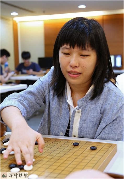 海峰棋院 20200821女子後浪棋士崛起！「圍棋甜心」俞俐均勇奪女子后冠