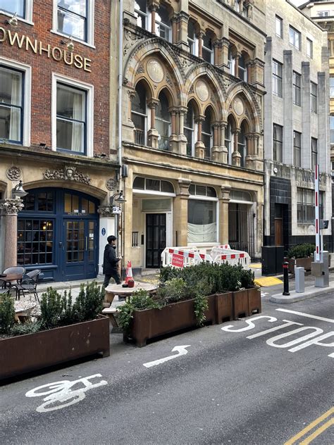 New barriers make Old City 'fully pedestrianised'
