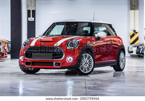 37 Imágenes De Mini Cooper 3 Puertas Imágenes Fotos Y Vectores De Stock Shutterstock