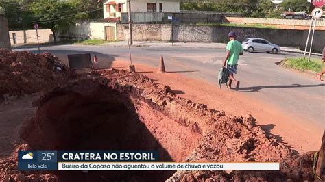 Cratera Em Rua Preocupa Moradores Do Bairro Estoril Em Bh Mg G