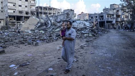 Gaza border remains closed for aid as humanitarian crisis deepens : r ...