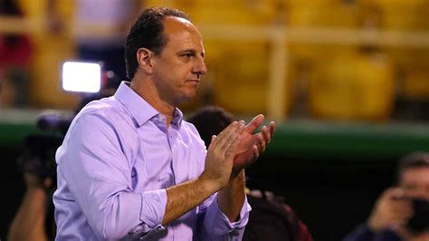 Rogério Ceni cita o São Paulo como um dos times que vai brigar por