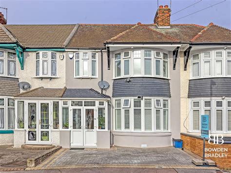 3 Bed Terraced House For Sale In Sandhurst Drive Ilford Ig3 £550 000