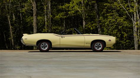 1969 Pontiac GTO Judge Convertible at Indy 2023 as F122.1 - Mecum Auctions