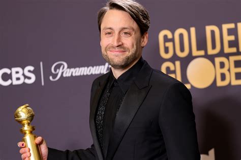 Kieran Culkin Celebrates Golden Globes Win