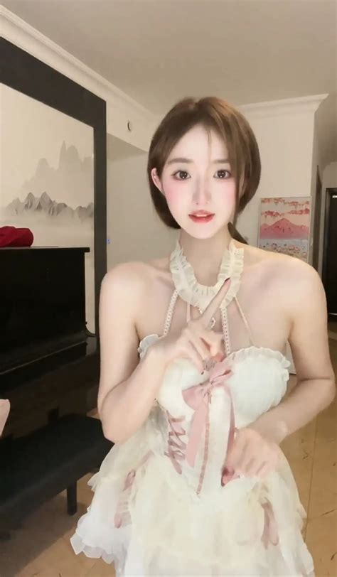 Hot Tiktoker B Ph T T N Clip Nh Y C M D I Ph T N I G