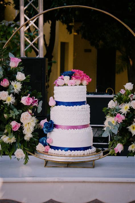 10 Rekomendasi Desain Wedding Cake Dari Yang Simple Edgy