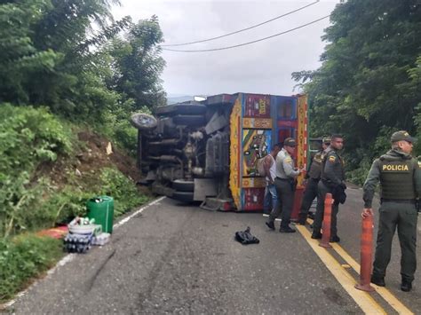 Volcamiento De Chiva Deja 30 Heridos En El Municipio De Tubará