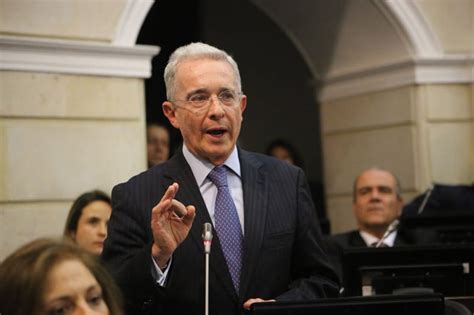 ¡atención Expresidente Álvaro Uribe Renuncia A Su Curul En El Senado