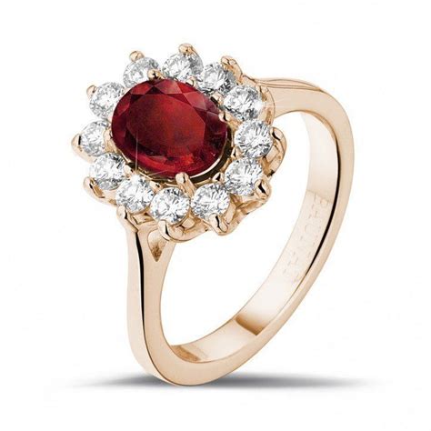 Anillo Entourage En Oro Rojo Con Rubí Ovalado Y Diamantes Redondos