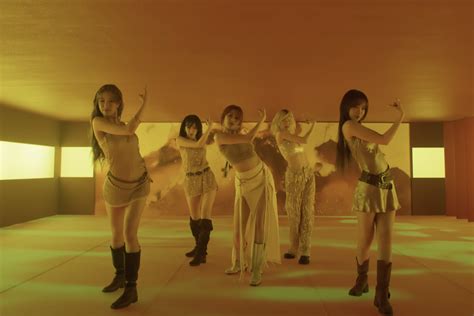 Watch LE SSERAFIM Makes It HOT With Their Passion In Classy Comeback MV Soompi