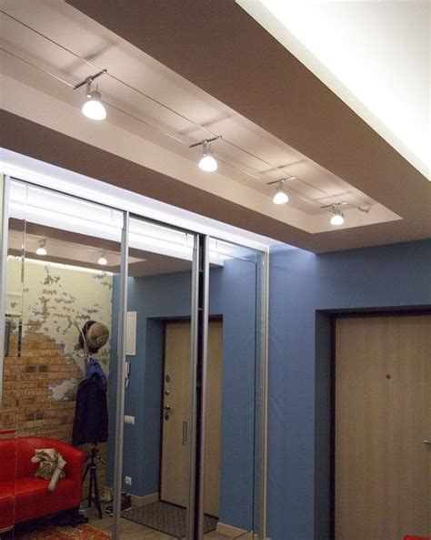 Дизайнерское решение потолка в прихожей - с помощью подсветки ...