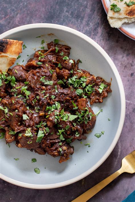 Ethiopian Inspired Mushroom Tibs Stir-Fry - Vegan Richa