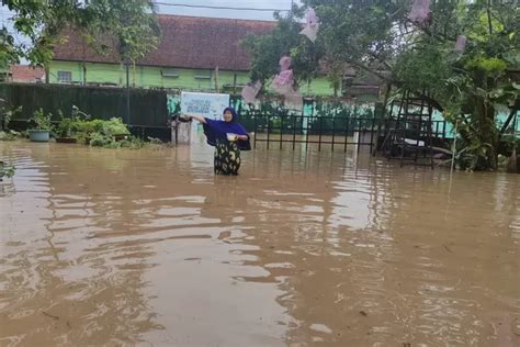 Banjir Pacitan Gara Gara Tanggul Jebol Ratusan Rumah Terendam Air