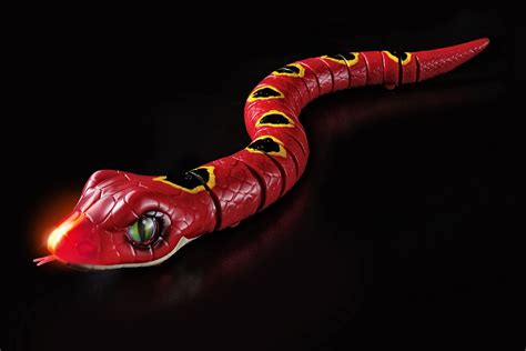Snapklik.com : Robo Alive Slithering Snake Series 3 Red By ZURU Battery