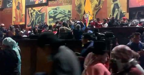 Crisis En Ecuador Momento En Que Indígenas Toman Pleno Del Parlamento