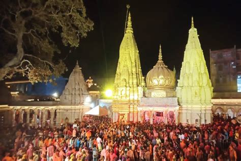 Holi 2023two And A Half Lakh Devotees Visited Kashi Vishwanath Temple