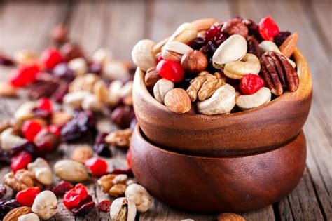 Mezcla De Frutos Secos Y Frutos Secos Concepto De Comida Sana Foto