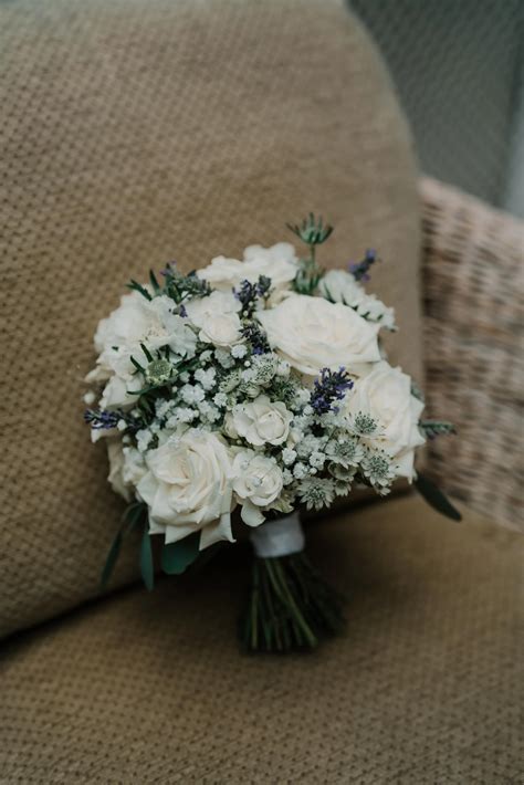 how much do flowers cost for a wedding 6