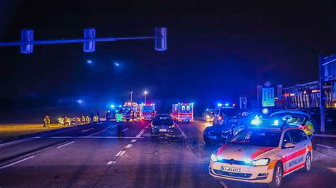 Fotos Karlsdorf Neuthard Schwerer Frontalcrash Am Bergang