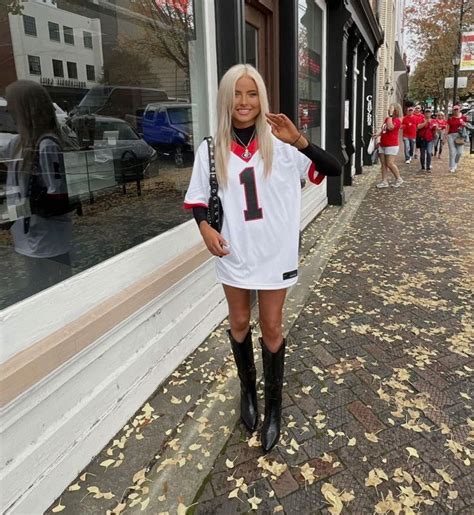 Pin By Becca Norman On Fashion Inspo In 2023 Football Outfits