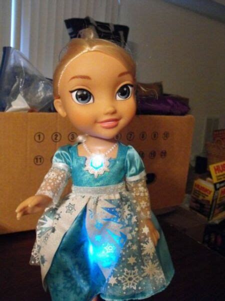 Disney Frozen Snow Glow Elsa Princess Doll Dress Lights Up Sings Let It