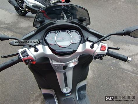 piaggio mp  lt  yourban