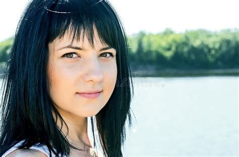 Ritratto Di Bella Giovane Ragazza Del Brunette Fotografia Stock Immagine Di Autunno Femminile